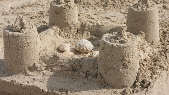 sand-castle-1308921_640
